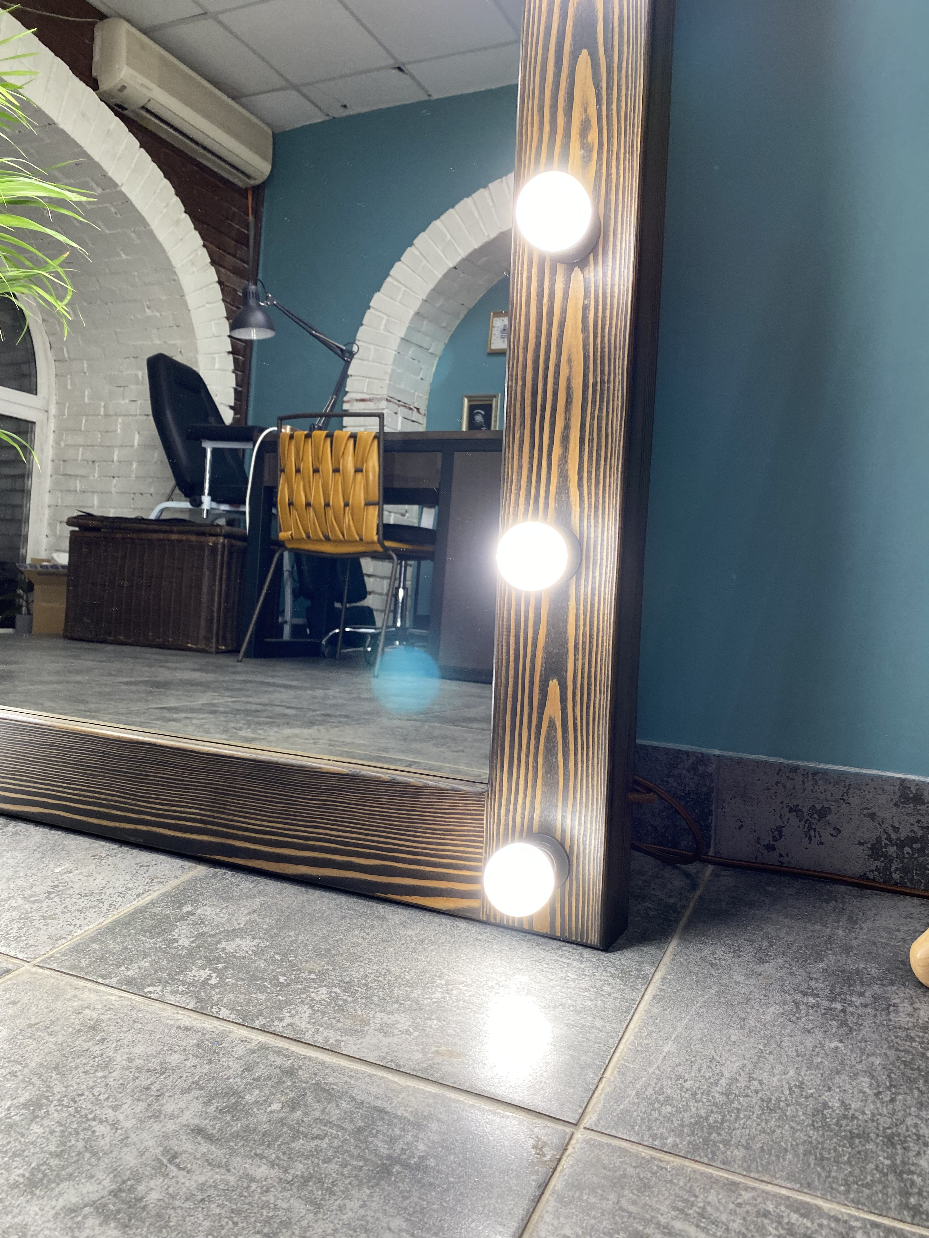 Гримерное зеркало П-образное в деревянной раме - фото 2