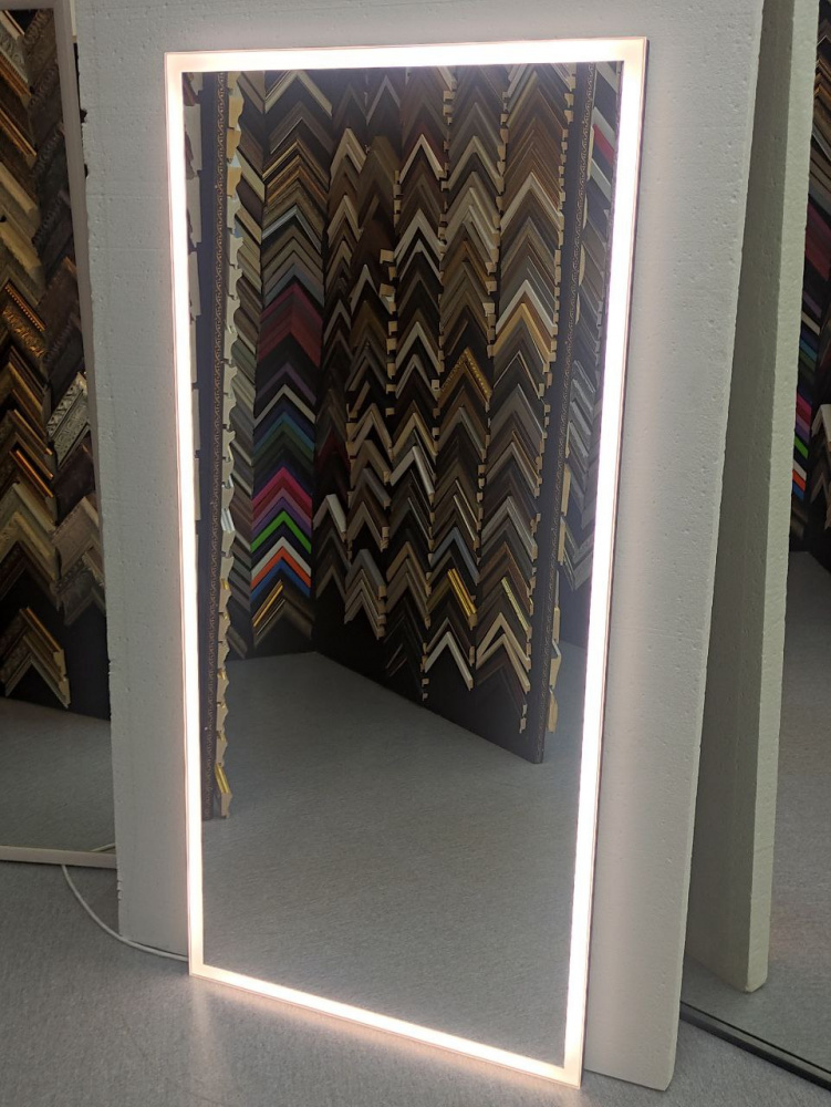 Осветленное Зеркало с подсветкой Ultra 70х150 см черный торец (свет нейтральный - без выключателя)